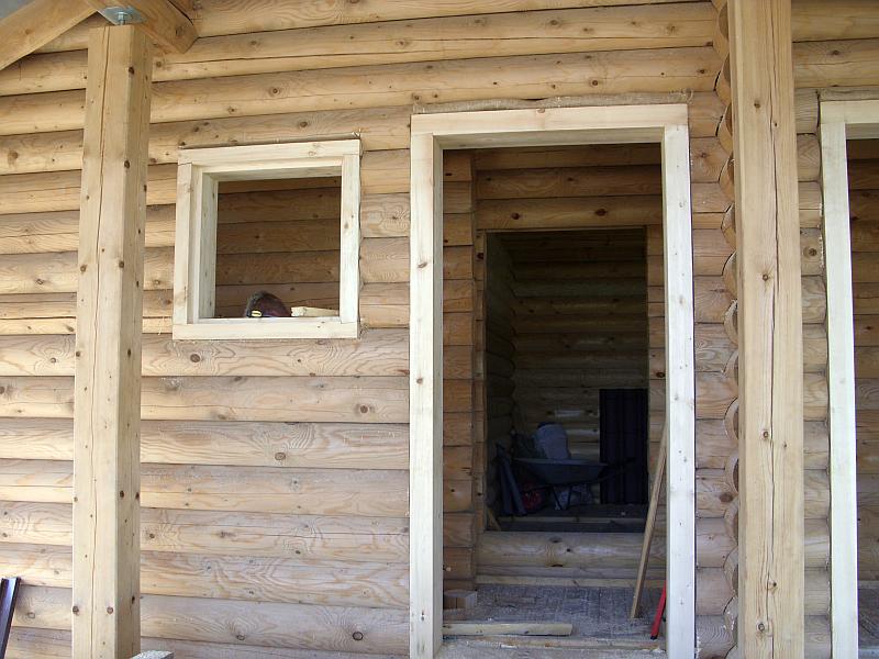 Montáž dverí v drevenom dome